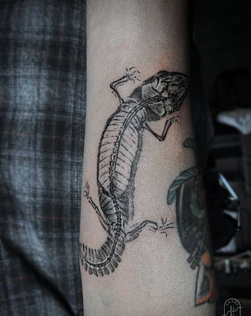 一个爬行动物的X光片纹身图片_手臂欧美写实纹身图案