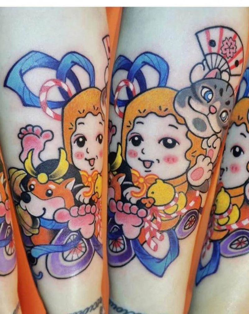 一个家庭一个故事纹身图片_手臂肩部New School纹身图案