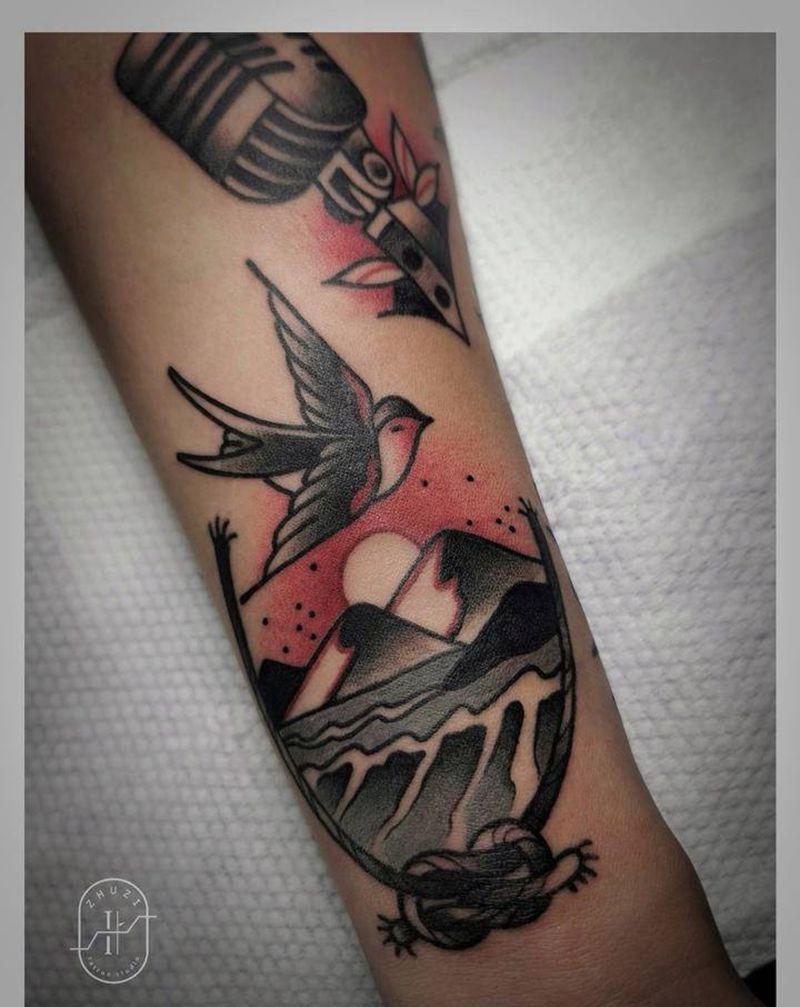 拼接花臂纹身图片_手臂手部Old School燕子麦克风大海纹身图案