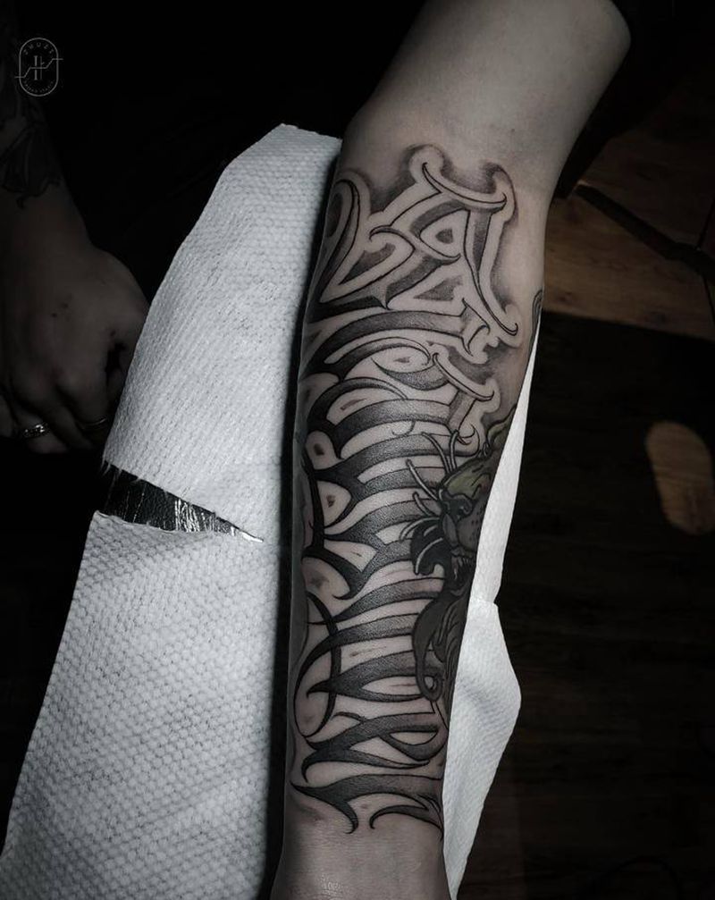 花体纹身图片_手臂手部花体字纹身图案