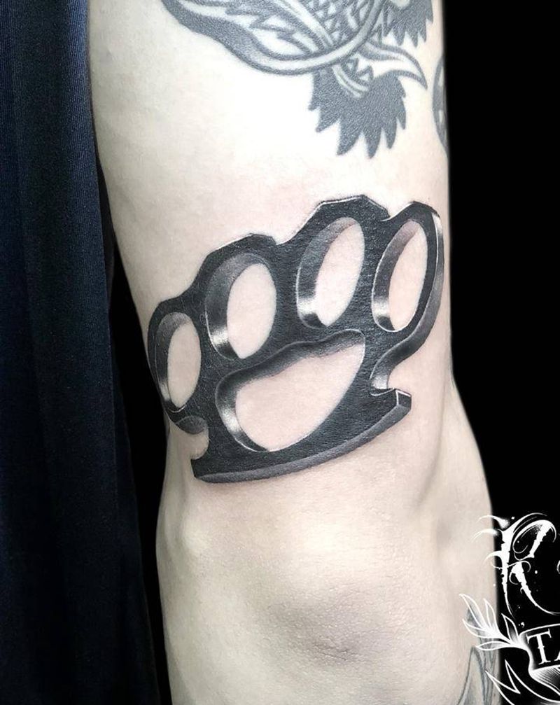 指虎纹身图片_手臂欧美写实指虎纹身图案