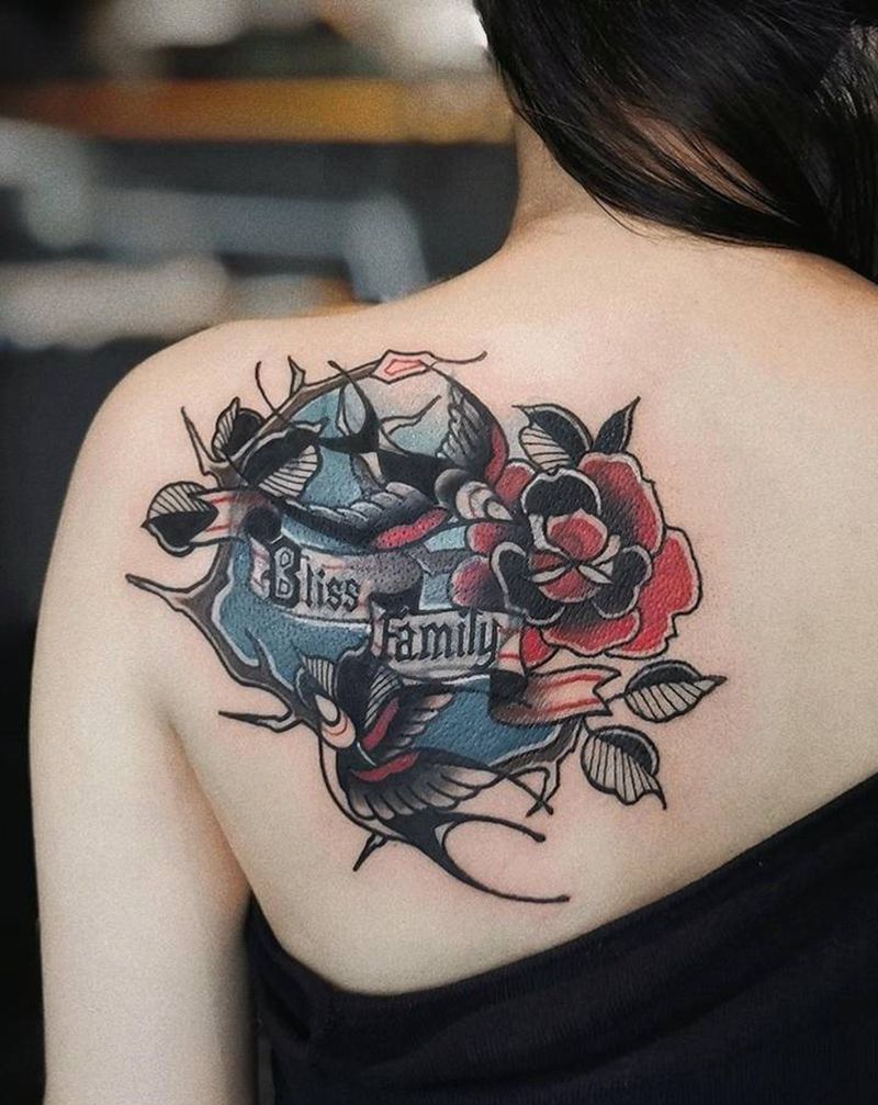 燕子遮盖纹身图片_背部Old School燕子纹身图案