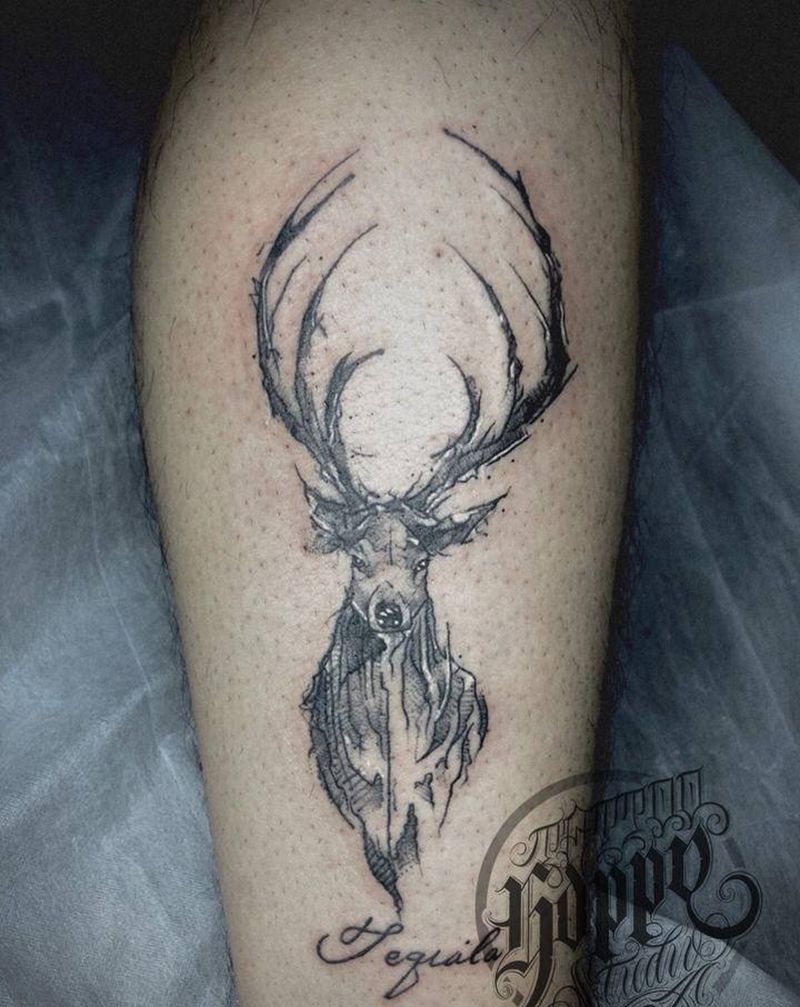 鹿纹身图片_腿部脚部点刺纹身图案