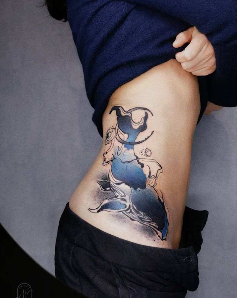 鲸鱼纹身图片_腰部水墨水彩鲸鱼鲲纹身图案