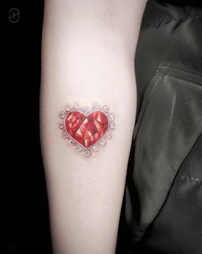 宝石纹身图片_手臂手部欧美写实单针纹身图案