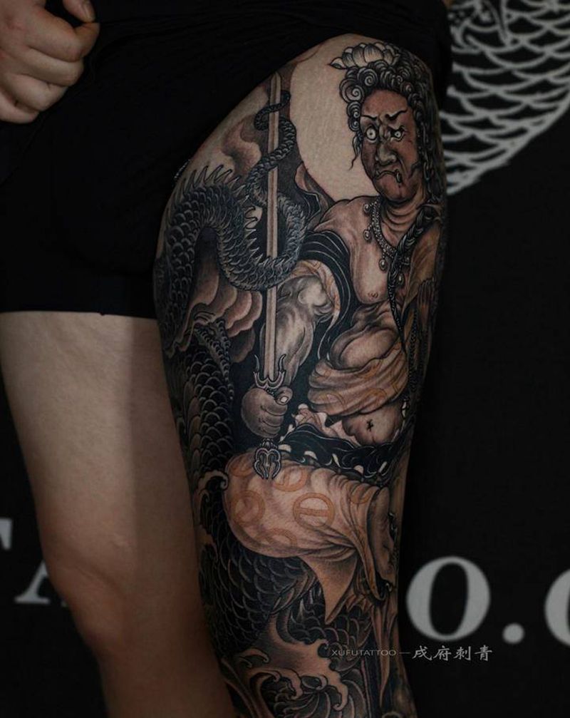 不动明王纹身图片_腿部脚部新传统不动明王花腿黑灰新传统纹身图案