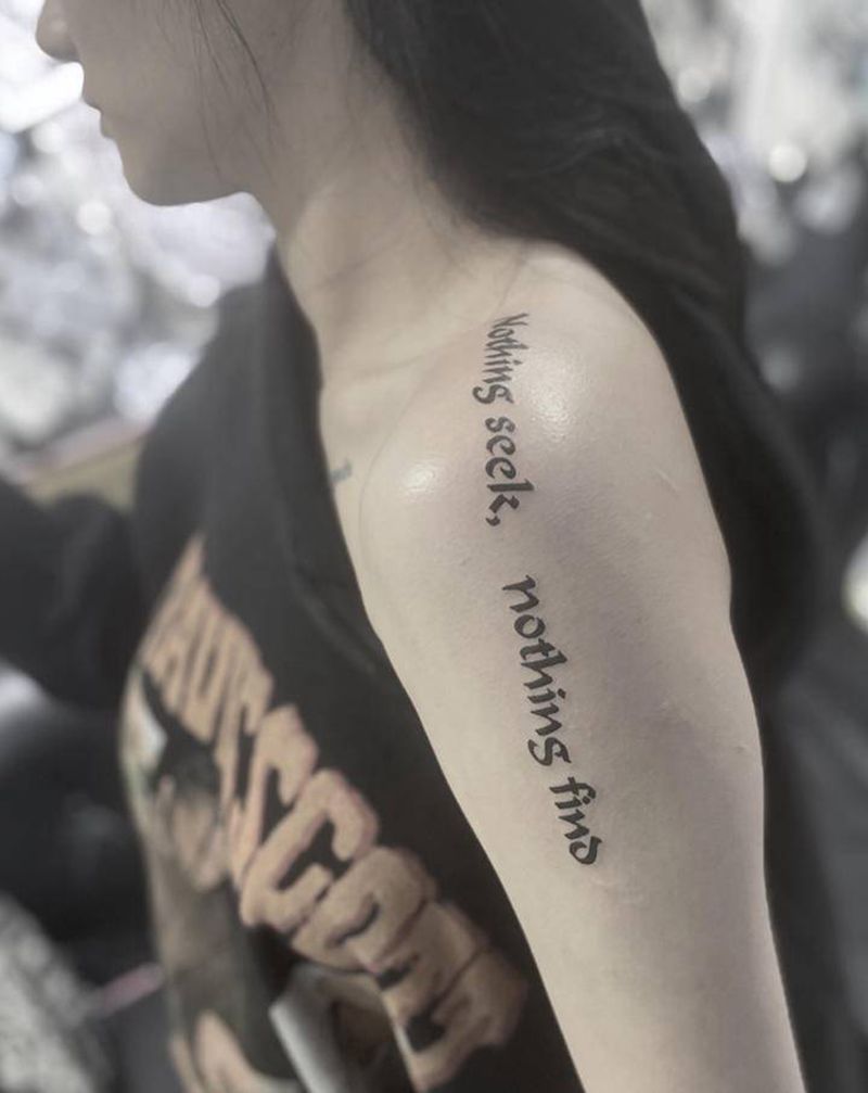 英文纹身图片_肩部纹身图案