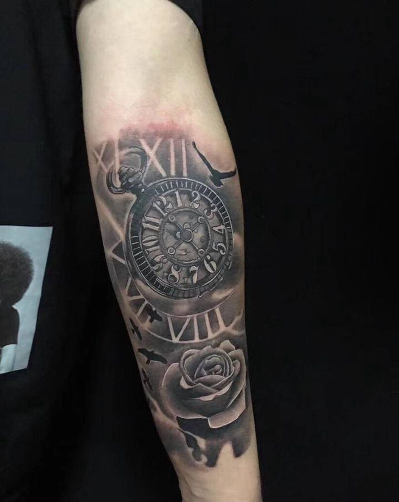 欧美时钟纹身图片_手臂手部欧美写实纹身图案