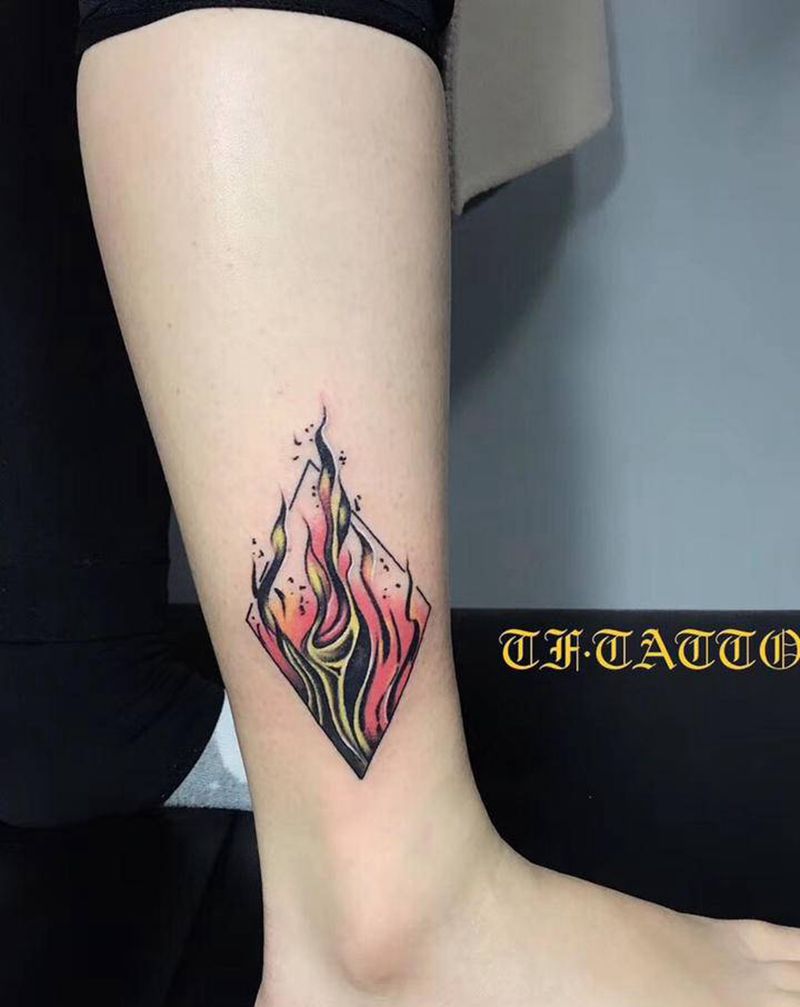 水浪 火焰纹身图片_腿部脚部New School水彩纹身图案