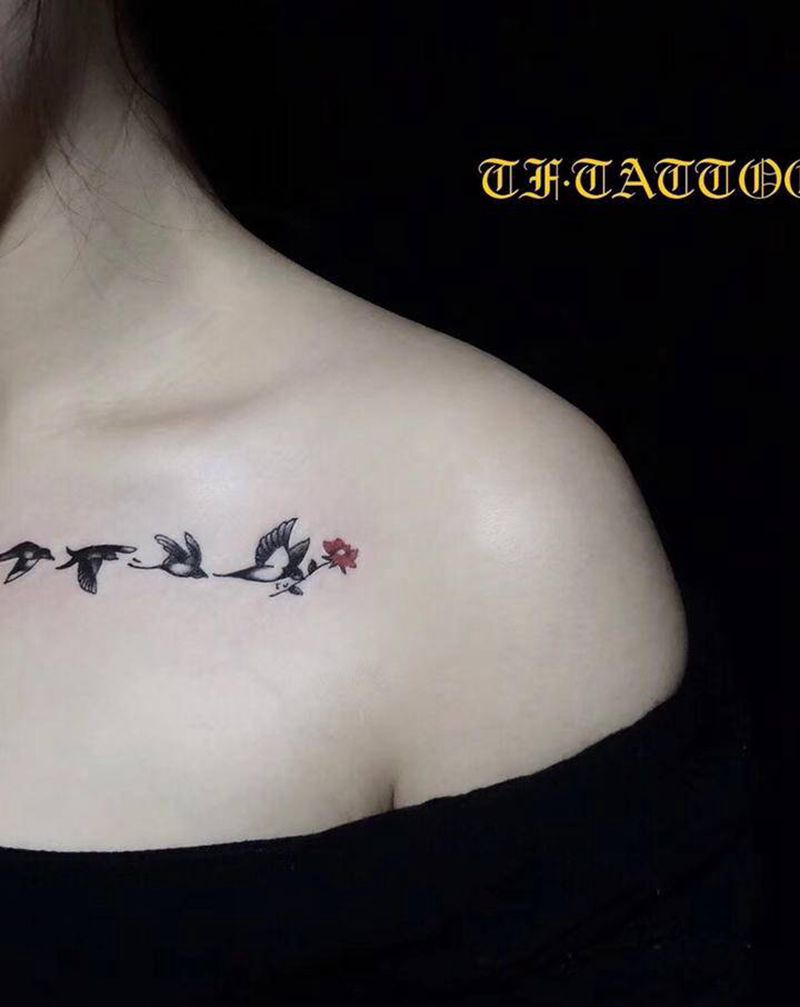 飞鸟纹身图片_胸部水彩纹身图案