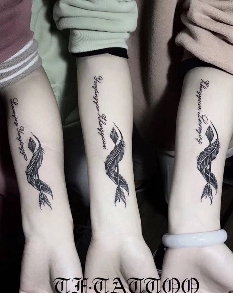 羽毛纹身图片_手臂手部图腾几何纹身图案
