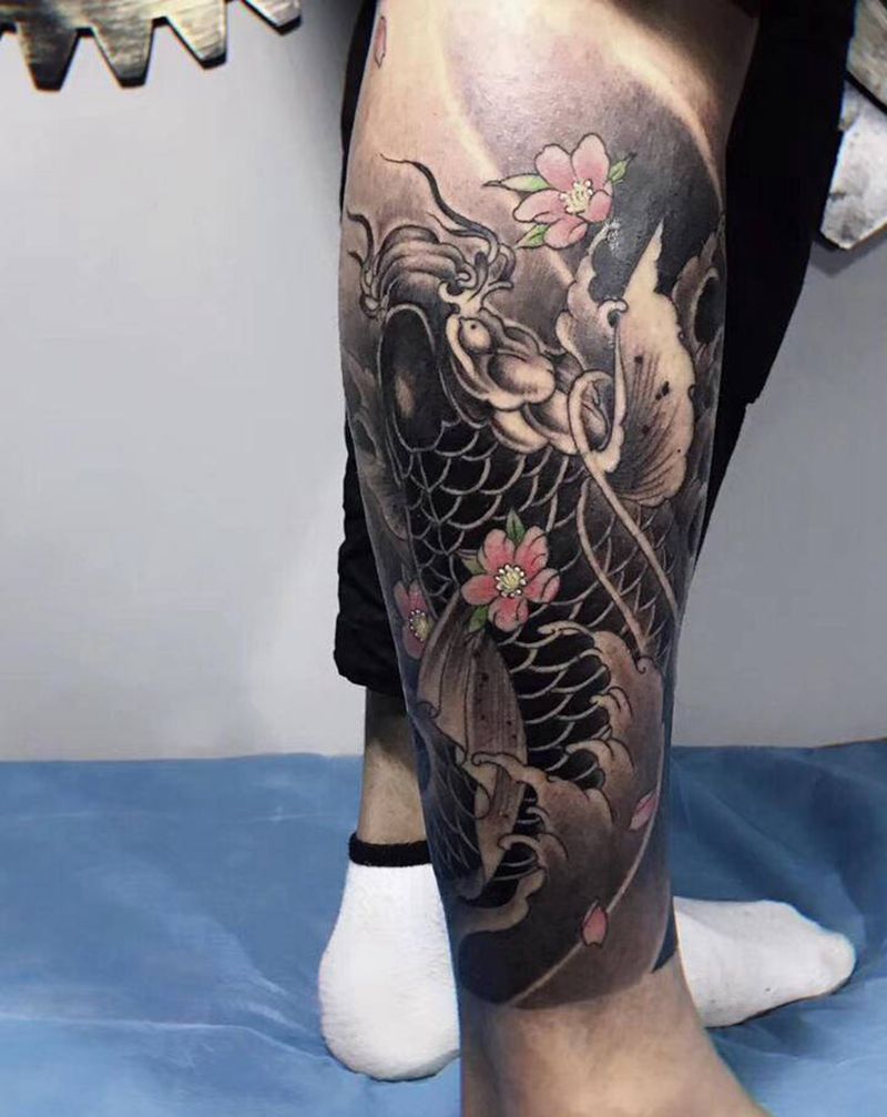 鲤鱼纹身图片_腿部脚部老传统新传统纹身图案