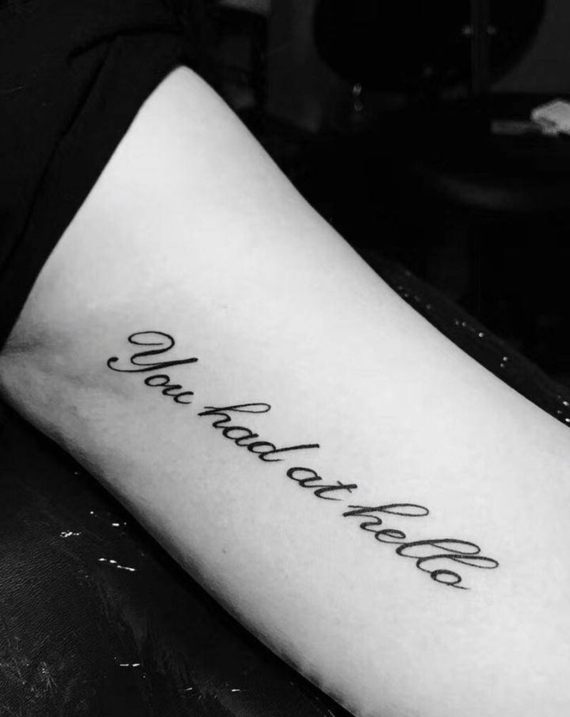 英文字母纹身图片_手臂手部花体字纹身图案
