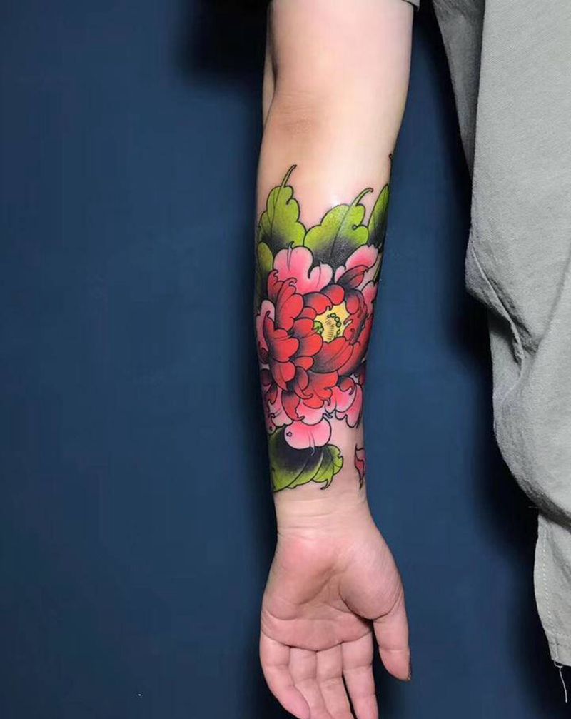 传统牡丹纹身图片_手臂新传统纹身图案