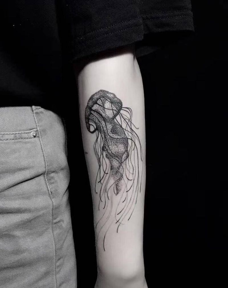 水母纹身图片_手臂点刺水彩纹身图案