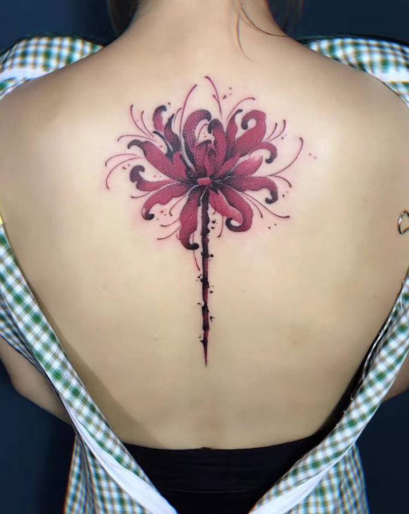 彼岸花纹身图片_背部新传统水彩纹身图案