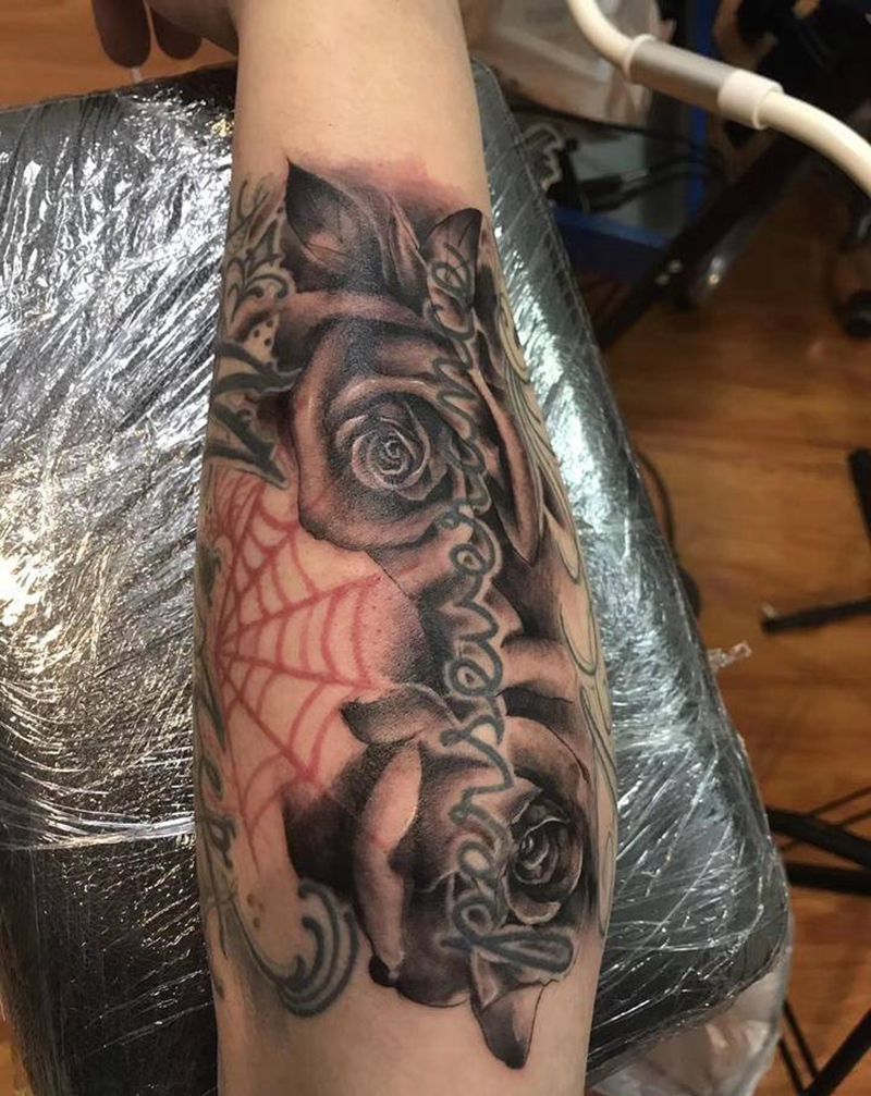 玫瑰填充纹身图片_欧美写实纹身图案