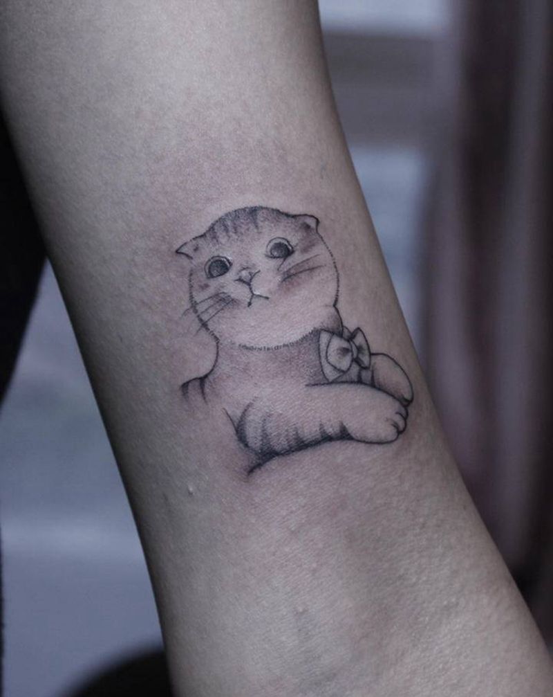 猫咪纹身图片_手臂点刺纹身图案