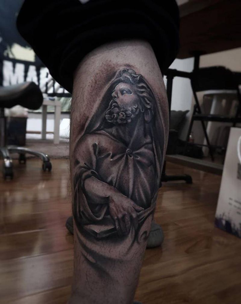 雕塑纹身图片_腿部欧美写实纹身图案