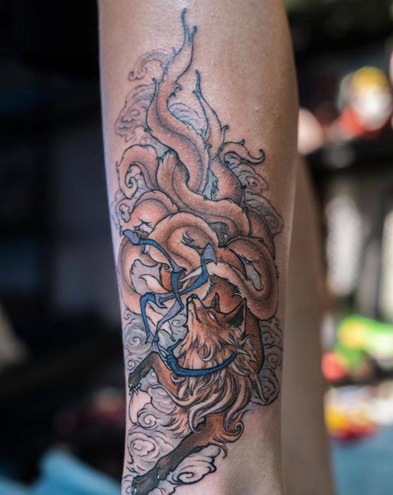 九尾狐纹身图片_腿部新传统纹身图案