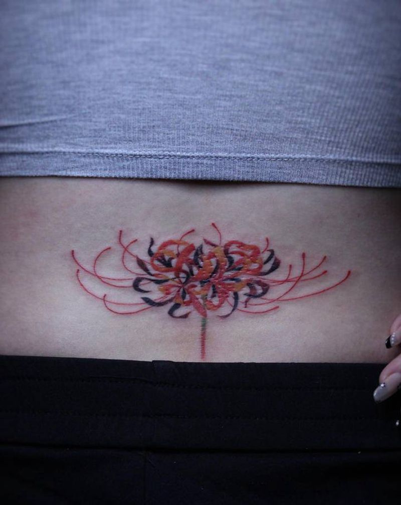 曼珠沙华纹身图片_背部腰部水彩纹身图案