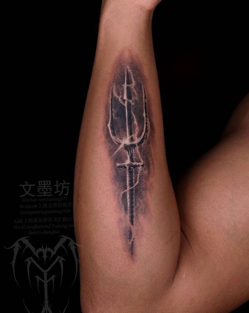 海王叉纹身图片_手部手臂欧美写实纹身图案