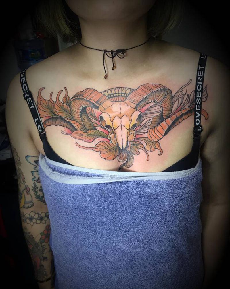 羊纹身图片_胸部Old School羊纹身图案