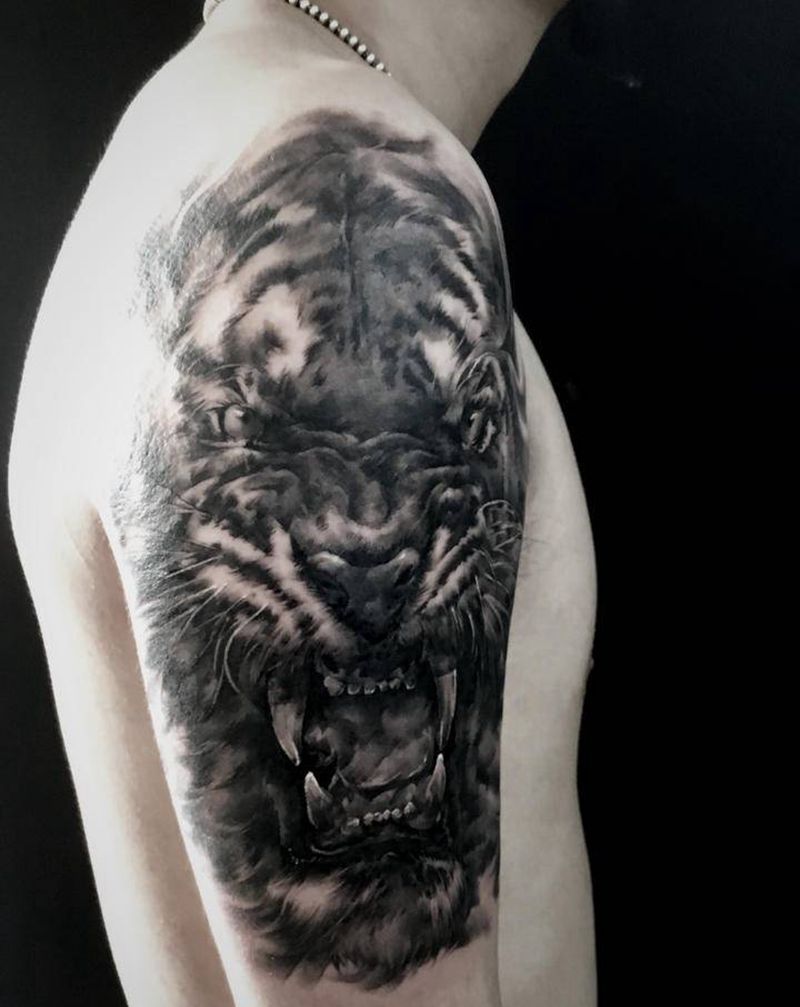 大脑斧纹身图片_手臂手部欧美写实Old School写实动物欧美纹身图案