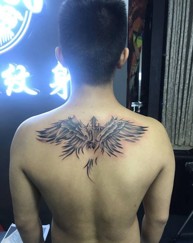 翅膀纹身图片_背部纹身图案