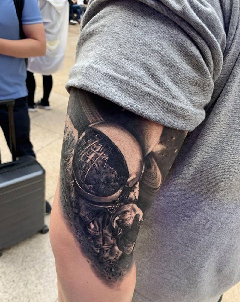 宇航员纹身图片_手臂欧美写实纹身图案