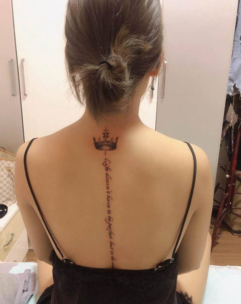 皇冠纹身图片_背部纹身图案
