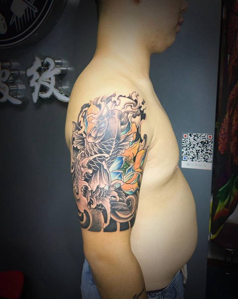 鱼纹身图片_肩部纹身图案