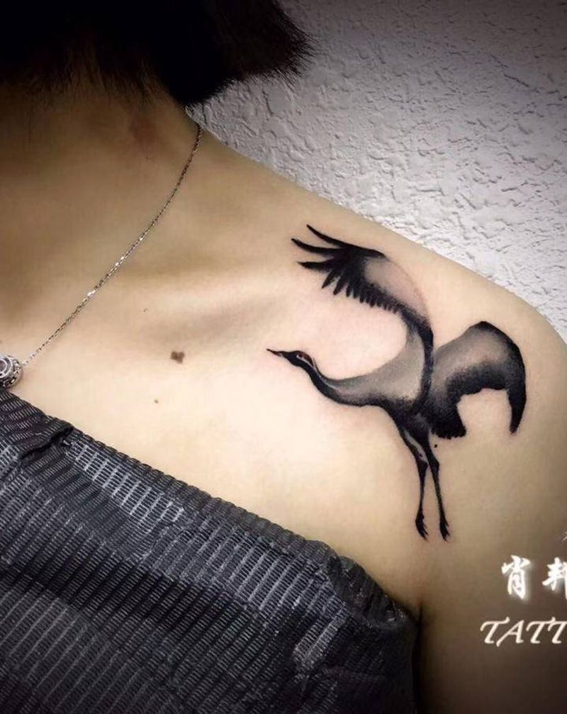 水墨仙鹤纹身图片_肩部水墨纹身图案