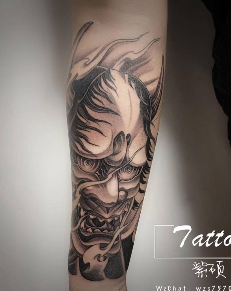 般若小臂内侧纹身图片_手部手臂新传统般若黑灰传统纹身图案
