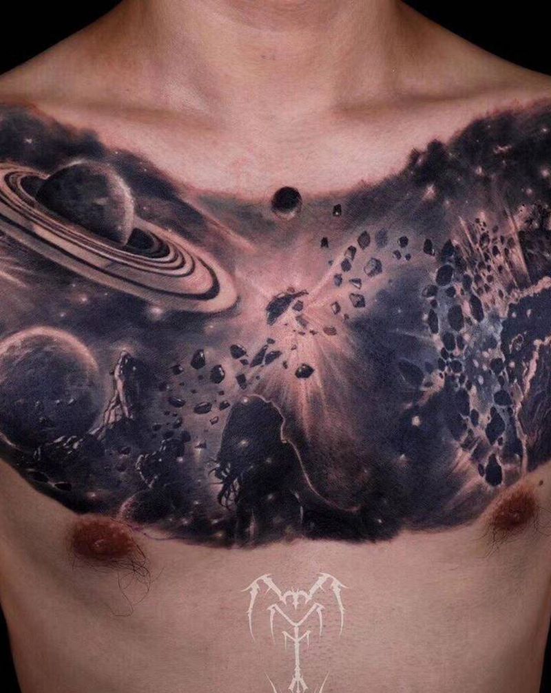 星空宇宙花胸遮盖纹身图片_胸部欧美写实纹身图案