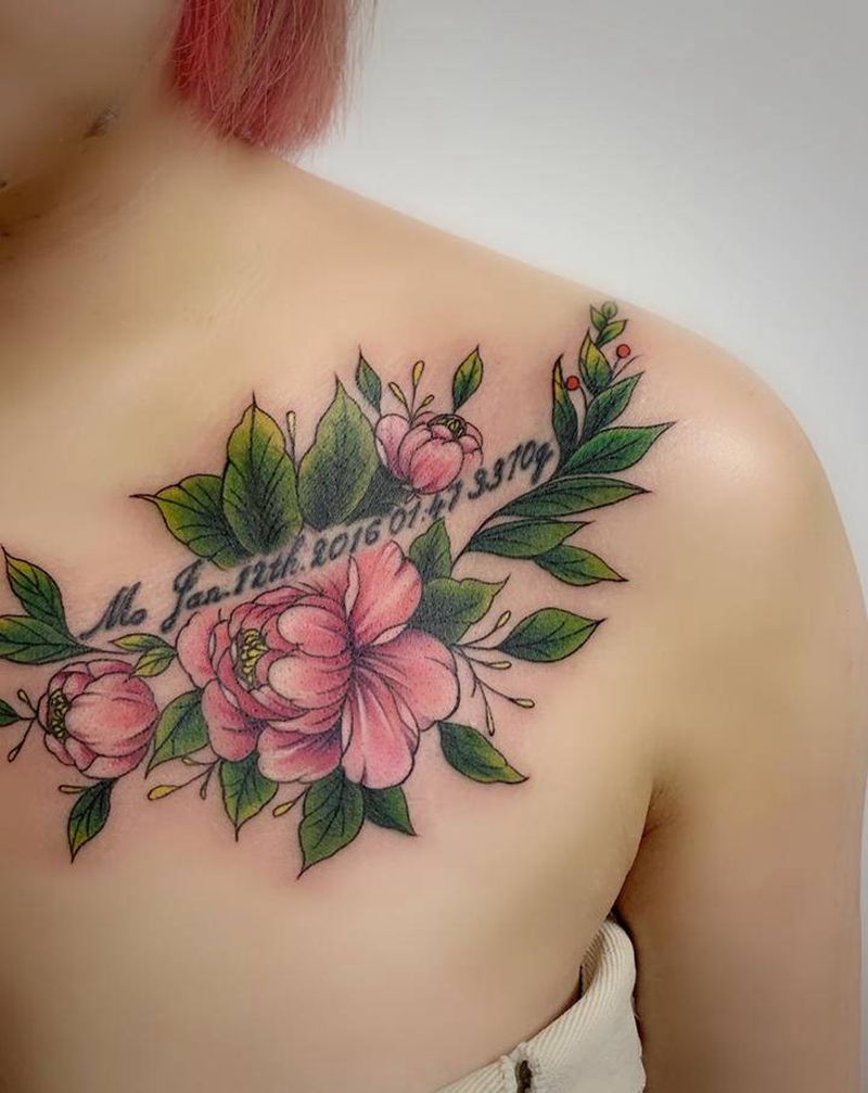 遮盖添加花花纹身图片_胸部欧美写实遮盖花添加纹身图案