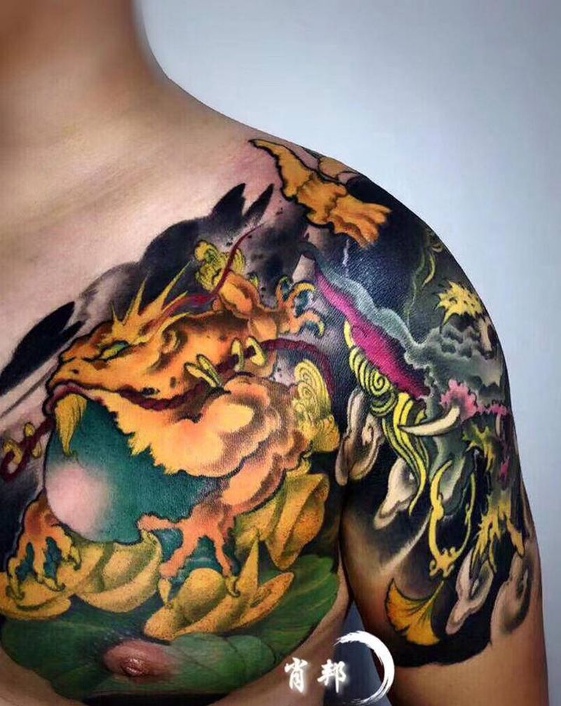 传统半甲纹身图片_胸部手臂新传统纹身图案