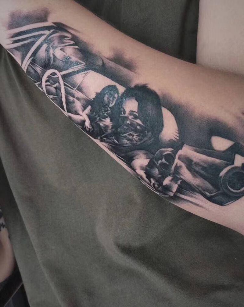 匪帮题材纹身图片_手部手臂欧美写实点刺匪帮素描纹身图案