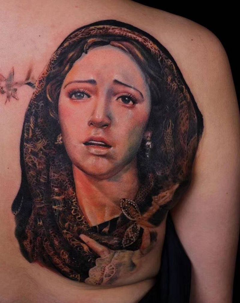 圣母纹身图片_背部欧美写实纹身图案