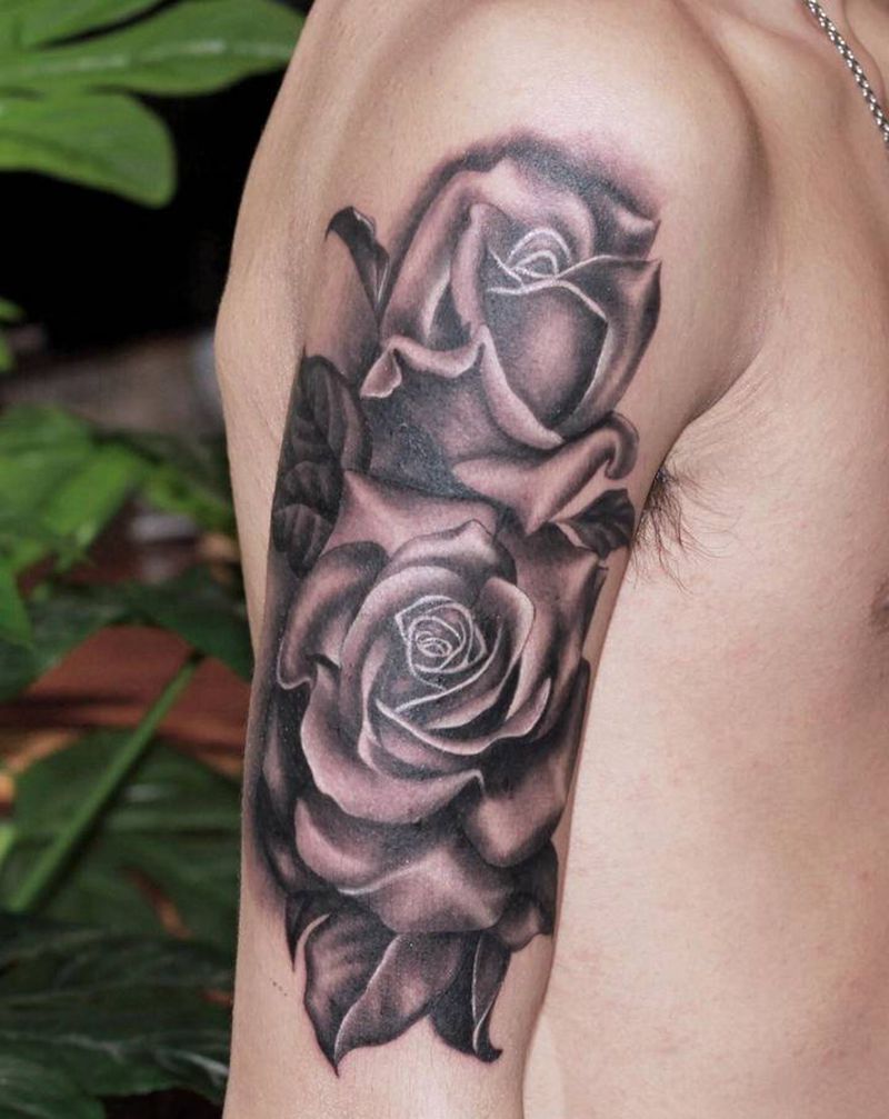 写实玫瑰纹身图片_手臂欧美写实玫瑰纹身图案