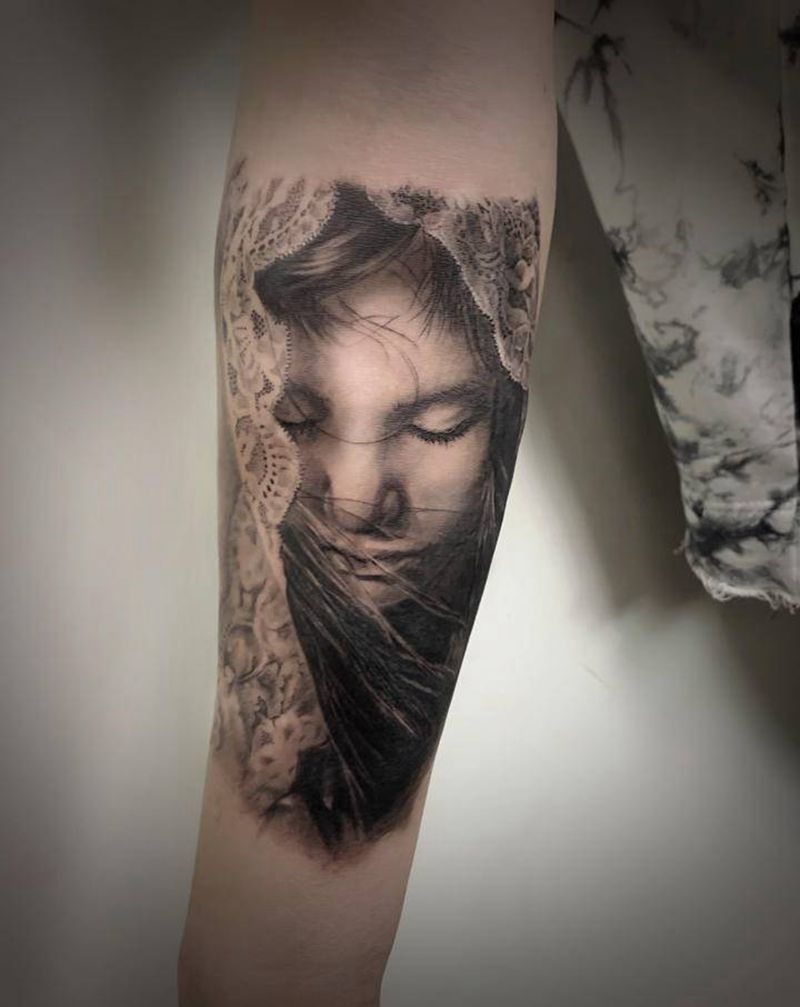 蕾丝头纱小姑娘～纹身图片_手臂欧美写实蕾丝女孩肖像纹身图案
