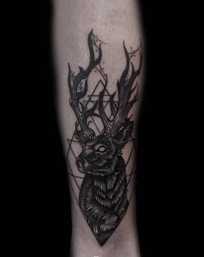 鹿纹身图片_腿部Old School几何鹿纹身图案