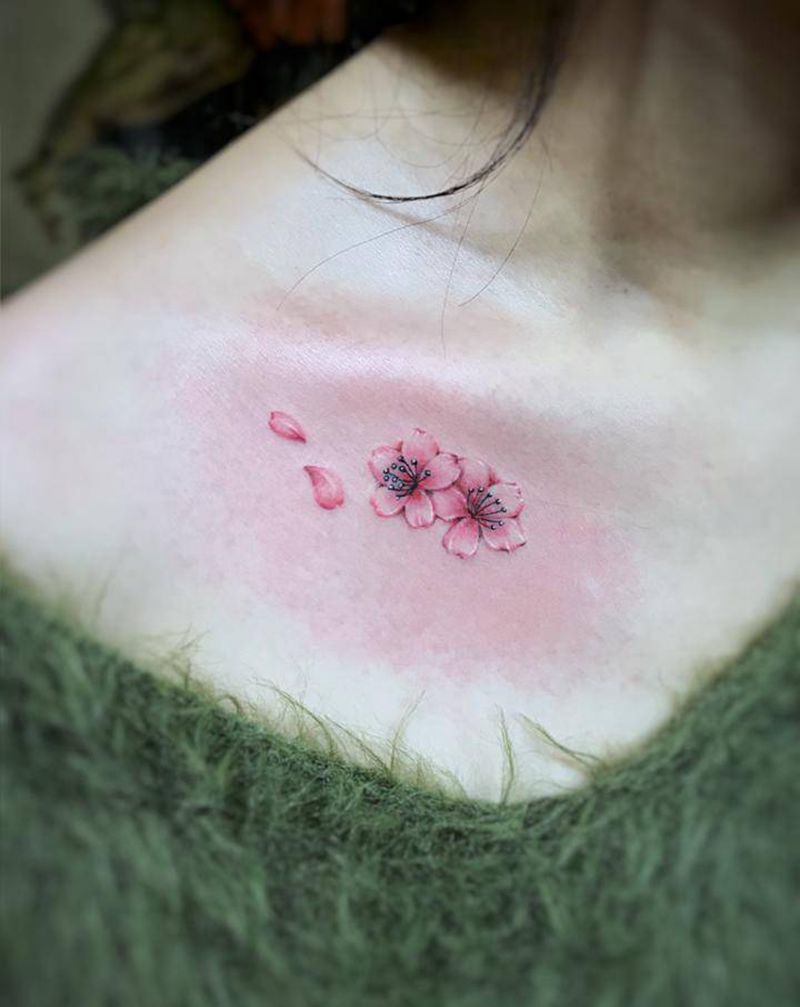 花纹身图片_胸部手臂水彩水墨纹身图案