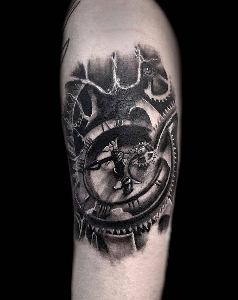 遮盖纹身图片_手臂欧美写实怀表齿轮纹身图案