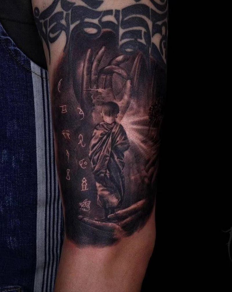 小和尚与佛手纹身图片_手臂欧美写实纹身图案