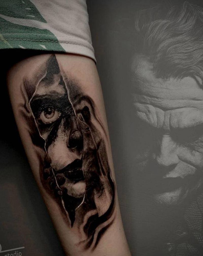 小丑写实纹身纹身图片_手臂欧美写实纹身图案