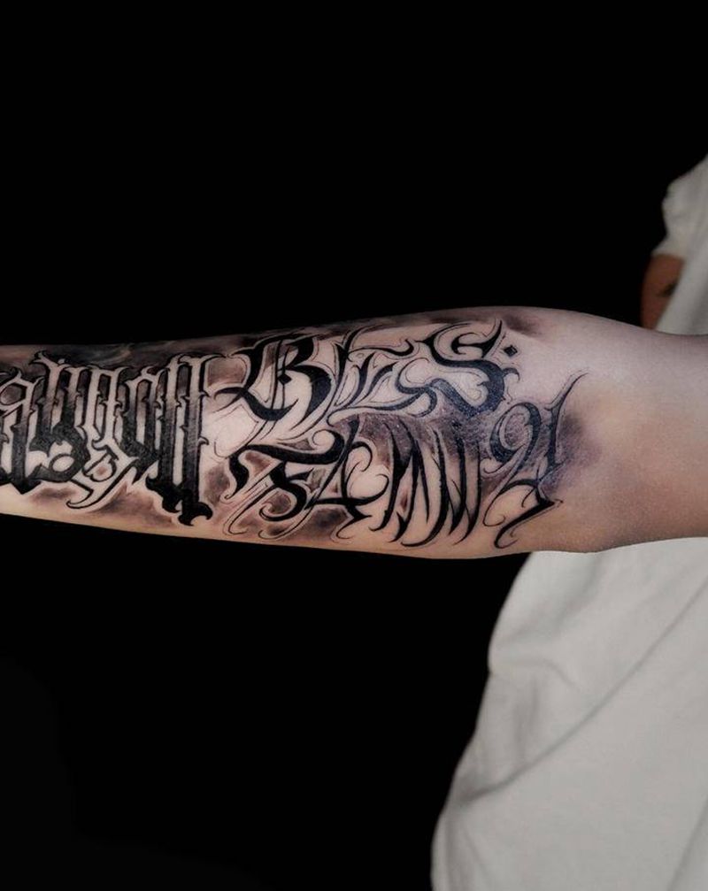 花体字纹身图片_手部花体字亲情纹身图案