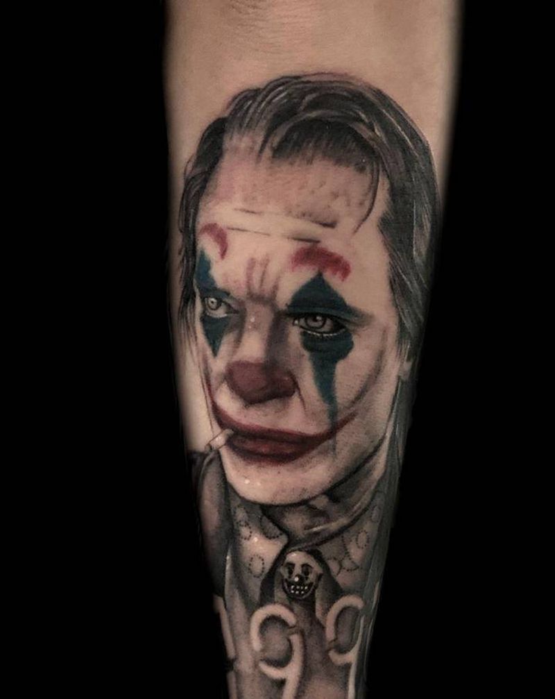 小丑纹身图片_手臂欧美写实小丑纹身图案