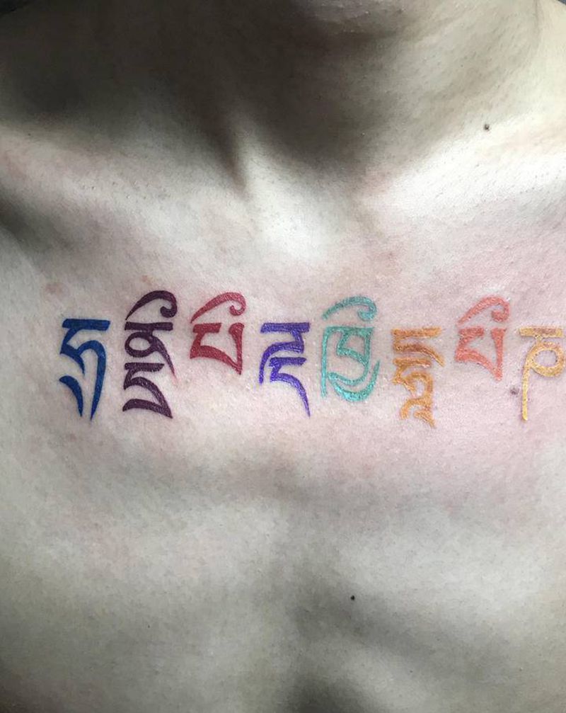 藏文纹身图片_胸部纹身图案