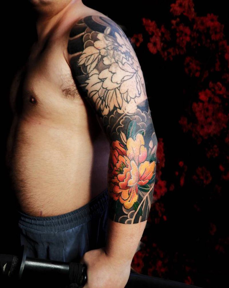 日式遮盖纹身图片_手部老传统遮盖牡丹日式纹身图案